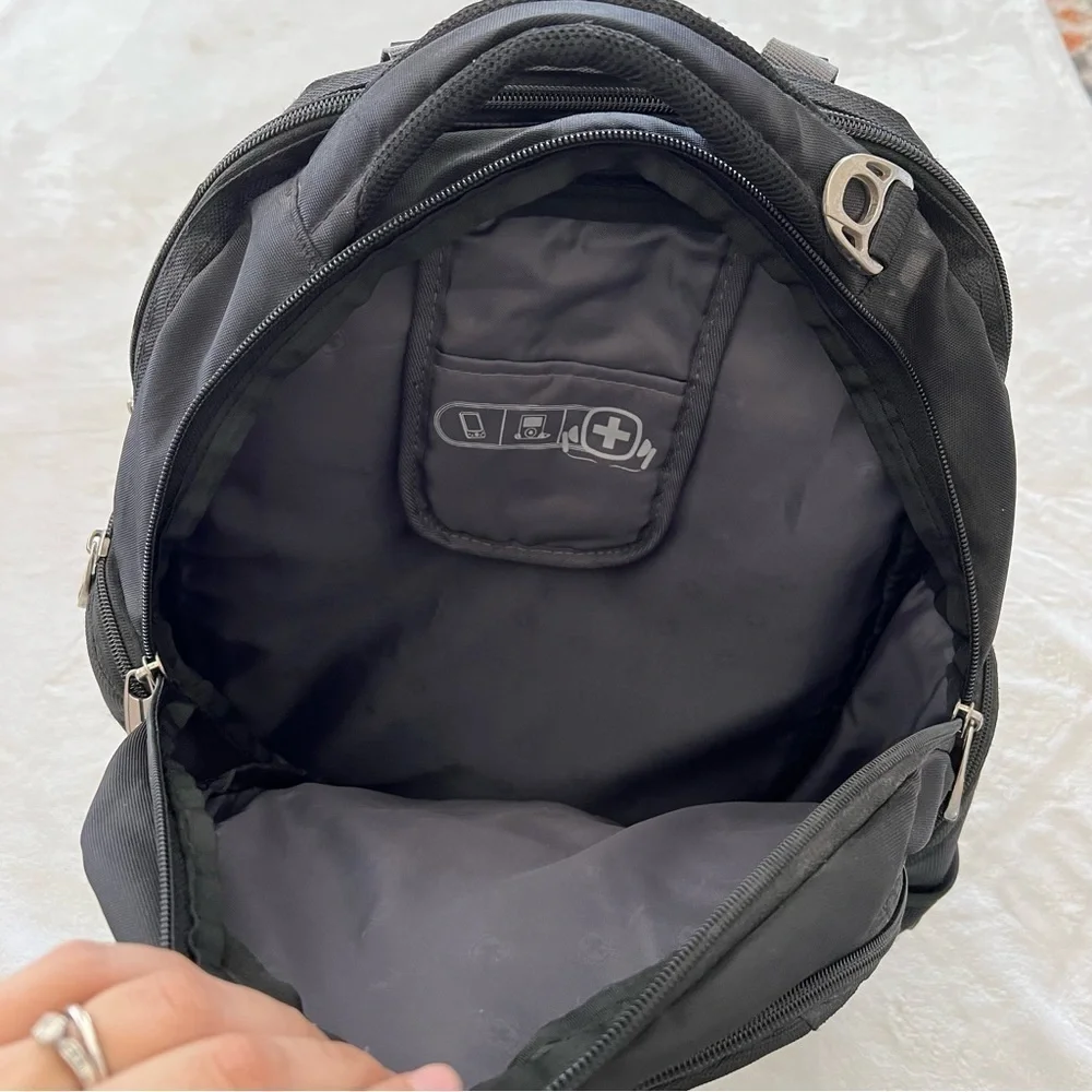 SWISSGEAR Medium 28 Laptop Backpack